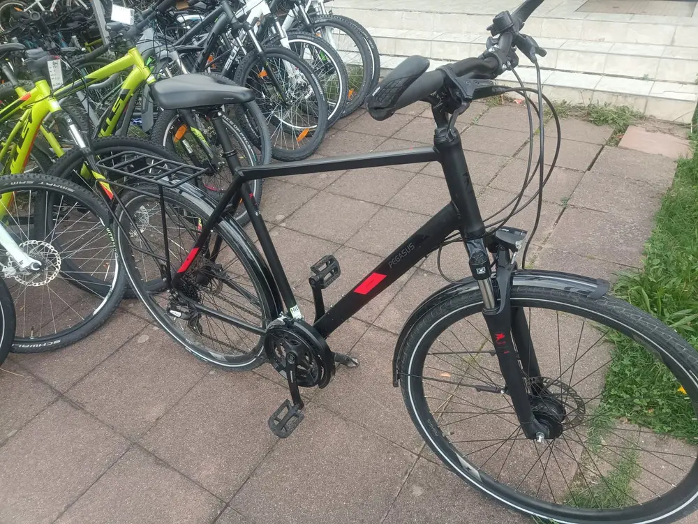 A4 - 28 Zoll Pegasus Fahrrad. 24 Gänge. 60 size. Nabendynamo – 6