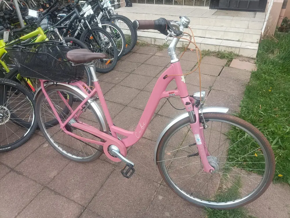 A5 - 28 Zoll Cube Fahrrad. 8 Gänge. 53 Site. Nabendynamo – 5